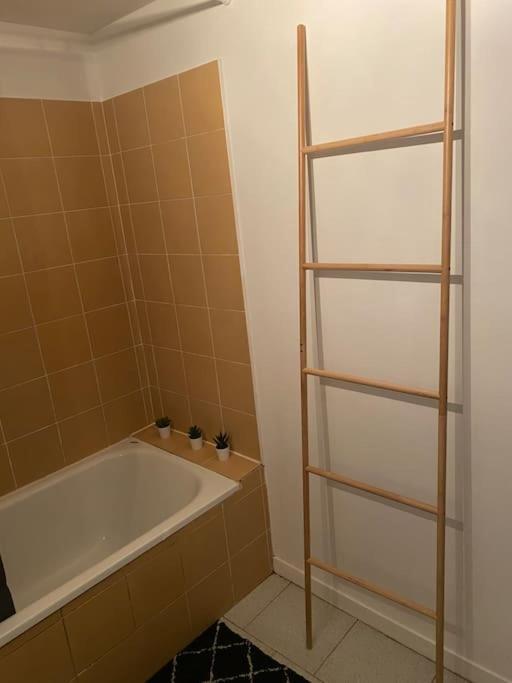 Loft/Jardin Et Parking : Le Petit Clos Bourdet Honfleur Eksteriør bilde